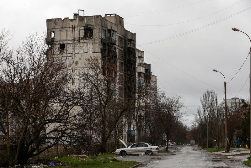 &copy; Reuters. A view shows a residential building damaged in the course of Ukraine-Russia conflict in the southern port city of Mariupol, Ukraine April 13, 2022.  REUTERS/Alexander Ermochenko