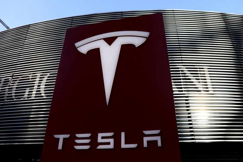&copy; Reuters. FILE PHOTO: A logo of the electric vehicle maker Tesla is seen near a shopping complex in Beijing, China January 5, 2021. REUTERS/Tingshu Wang/