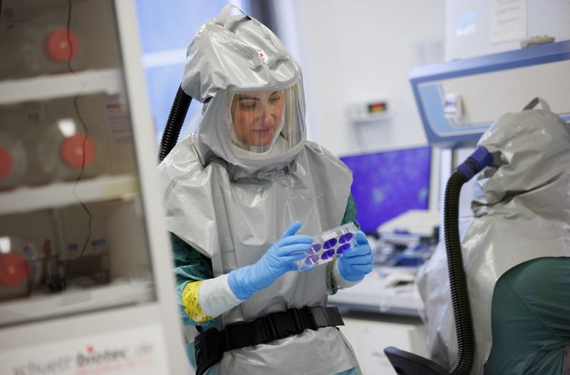 &copy; Reuters. FILE PHOTO: A biologist at the French-Austrian biotech firm Valneva works on an inactivated whole-virus vaccine against coronavirus disease (COVID-19) in a laboratory in Vienna, Austria, December 16, 2021. REUTERS/Lisi Niesner