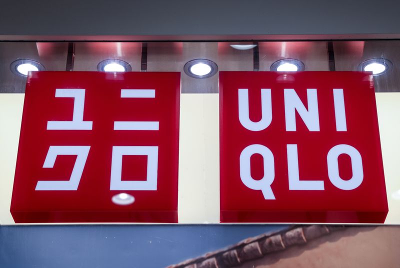 &copy; Reuters. Le propriétaire japonais de la marque de vêtements Uniqlo a déclaré jeudi que ses activités en Chine enregistreraient une forte baisse des bénéfices pour l'année fiscale 2022 en raison des restrictions contre le coronavirus dans le pays. /Photo pr