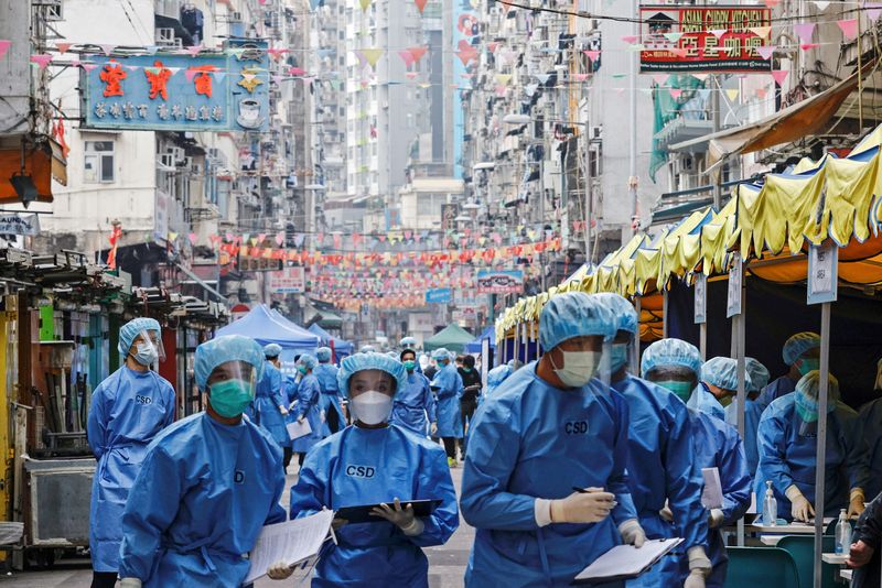&copy; Reuters. FILE PHOTO: Health workers are seen in protective gear inside a locked down portion of the Jordan residential area to contain a new outbreak of the coronavirus disease (COVID-19), in Hong Kong, China January 23, 2021. REUTERS/Tyrone Siu