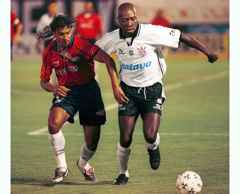 &copy; Reuters. Ex-jogador do Corinthians Freddy Rincón, que morreu aos 55 anos
REUTERS/Arquivo