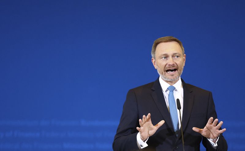 &copy; Reuters. FILE PHOTO: Finance Minister Christian Lindner addresses a news conference on further aid to companies after Russia's invasion of Ukraine, in Berlin, Germany, April 8, 2022. REUTERS/Lisi Niesner