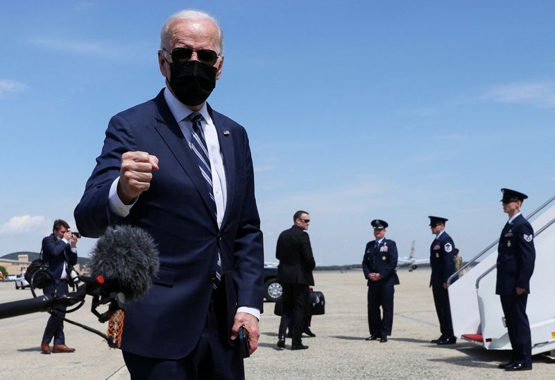 &copy; Reuters. U.S. President Joe Biden answers a reporter's question before boarding Air Force One for travel to Greensboro, North Carolina, from Joint Base Andrews, Maryland, U.S., April 14, 2022. REUTERS/Leah Millis