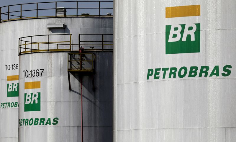 &copy; Reuters. Logo da Petrobras em tanque da refinaria de Paulínia
14/04/2022
REUTERS/Paulo Whitaker/File Photo/File Photo
