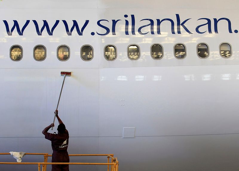&copy; Reuters. FILE PHOTO: An engineer cleans an Airbus 340 at the Sri Lankan Airlines maintenance hangar at the international airport in Katunayake, 30 km (19 miles) north of Colombo, February 10, 2014.   REUTERS/Dinuka Liyanawatte/File Photo