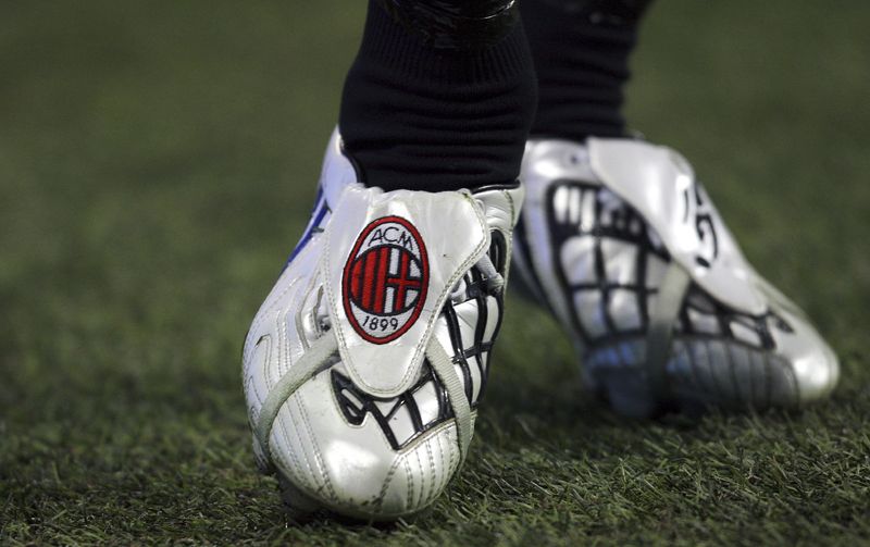 Soccer-Investcorp in exclusive talks to buy AC Milan - sources