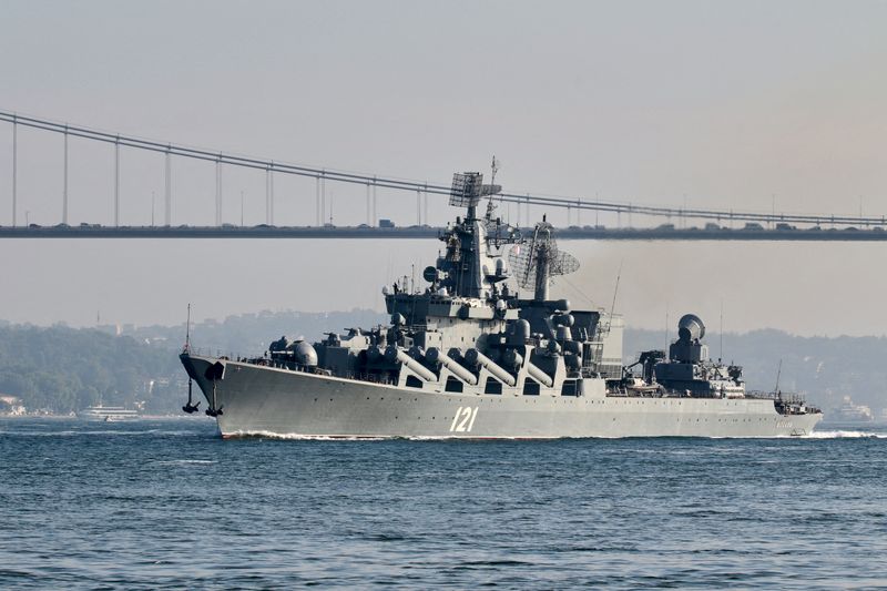 &copy; Reuters. Les Etats-Unis ont acquis la conviction que le navire amiral de la flotte russe dans la mer Noire, le croiseur Moskva, a coulé jeudi après avoir été frappé par deux missiles ukrainiens. /Photo d'archives/REUTERS/Yoruk Isik
