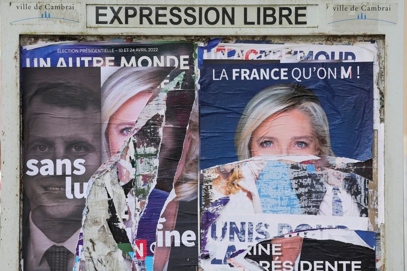 &copy; Reuters. Des manifestations sont attendues dans toute la France samedi, les opposants à la candidate d'extrême droite Marine Le Pen cherchant à former un front uni pour l'empêcher de remporter le second tour de l'élection présidentielle contre le président 
