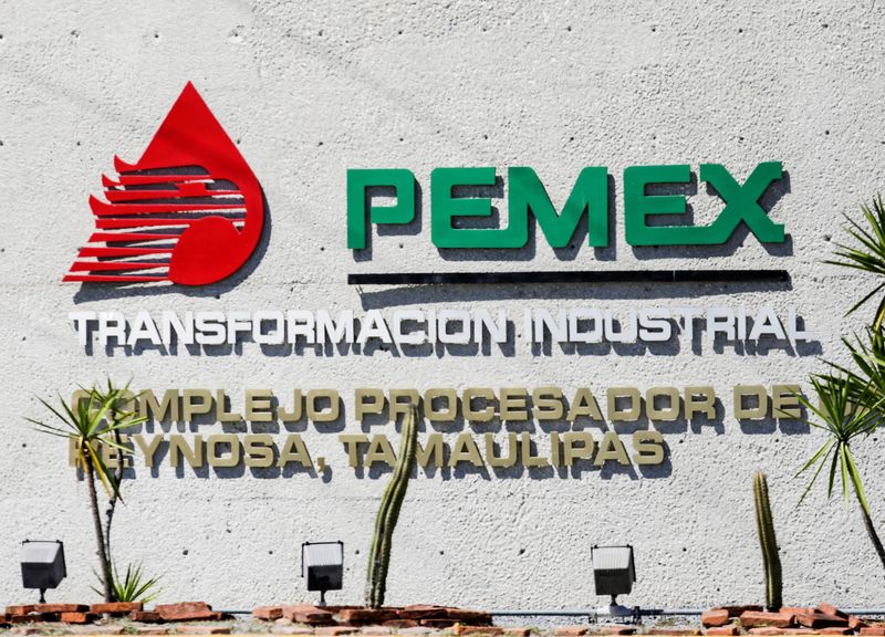 &copy; Reuters. FILE PHOTO: The logo of Mexican oil company Pemex is pictured at Reynosa refinery, in Tamaulipas state, Mexico February 28, 2020. REUTERS/Daniel Becerril/File Photo