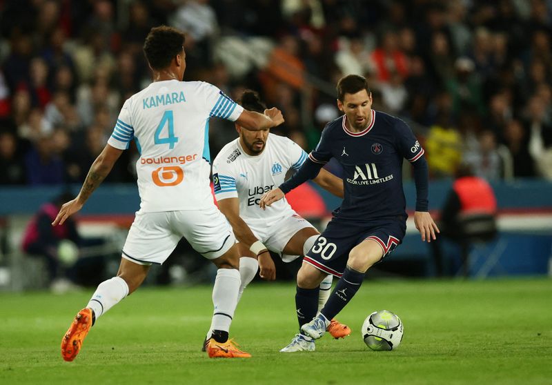 &copy; Reuters. الأرجنتيني ليونيل ميسي لاعب باريس سان جيرمان أثناء مباراة فريقه ضد ضيفه أولمبيك مرسيليا في دوري الدرجة الأولى الفرنسي لكرة القدم يوم الأحد.