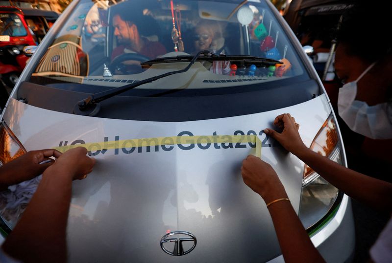 &copy; Reuters. FILE PHOTO: Demonstrators apply a sticker on a passing car during a protest against Sri Lankan President Gotabaya Rajapaksa, near the Presidential Secretariat, amid the country's economic crisis, in Colombo, Sri Lanka, April 16, 2022. REUTERS/Navesh Chitr