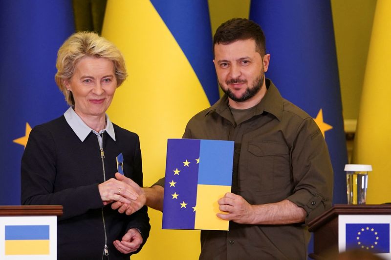 زيلينسكي: أوكرانيا قد تصبح مرشحة لعضوية الاتحاد الأوروبي خلال أسابيع