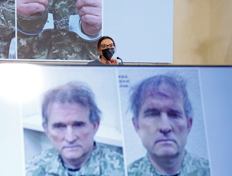 &copy; Reuters. ４月１８日、ロシア国営テレビは、 ウクライナ軍と共に南東部マリウポリで戦闘に参加しロシア軍の「捕虜」になった英国人男性２人が、ウクライナ政府に逮捕された親ロシア派政治家と