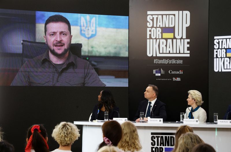 &copy; Reuters. Presidente da Ucrânia, Volodymyr Zelenskiy, participa por vídeo de conferência em Varsóvia
09/04/2022
REUTERS/Kacper Pempel