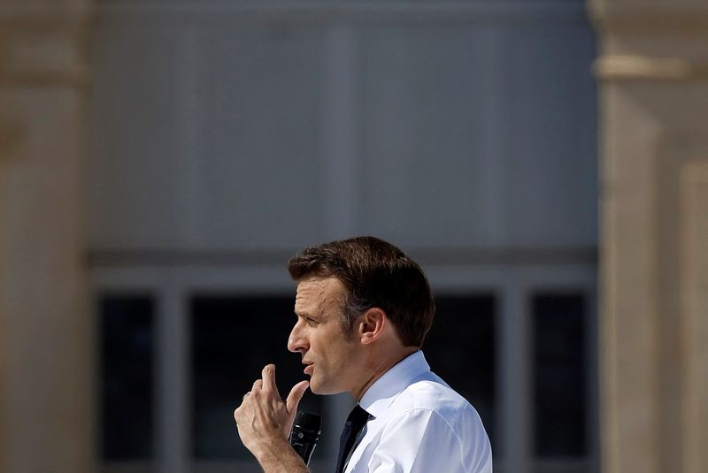 &copy; Reuters. الرئيس الفرنسي إيمانويل ماكرون يتحدث في مرسيليا يوم 16 أبريل نيسان 2022. تصوير: كريستيان هارتمان - رويترز. 
