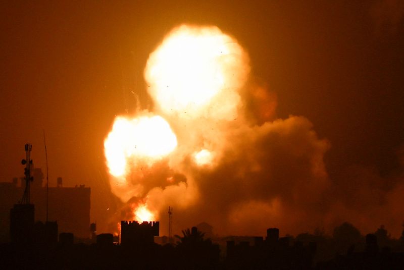 &copy; Reuters. L'armée israélienne a annoncé que l'Etat hébreu a abattu lundi une roquette tirée depuis la bande de Gaza, la première attaque de ce type en plusieurs mois sur fond de tensions croissantes entre Israéliens et Palestiniens. /Photo prise le 19 avril 