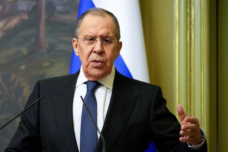 &copy; Reuters. Le ministre russe des Affaires étrangères Sergueï Lavrov a confirmé mardi que la Russie avait entamé une nouvelle étape dans ce qu'elle décrit comme une "opération militaire spéciale" en Ukraine. /Photo prise le 8 avril 2022/REUTERS/Alexander Zem