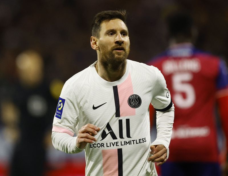 &copy; Reuters. Imagen de archivo del delantero Lionel Messi del Paris St Germain durante el partido contra Clermont por la Ligue 1 del fútbol francés en el Stade Gabriel Montpied de Clermont-Ferrand, Francia. 9 de abril, 2022. REUTERS/Stephane Mahe