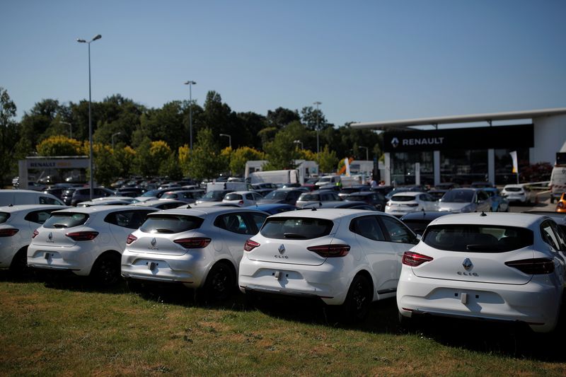 &copy; Reuters. 　４月２０日、欧州自動車工業会が発表した３月のＥＵ、英国、欧州自由貿易連合の新車登録台数は、９カ月連続で減少した。写真は仏ナントで２０２０年５月撮影（２０２２年　ロイター