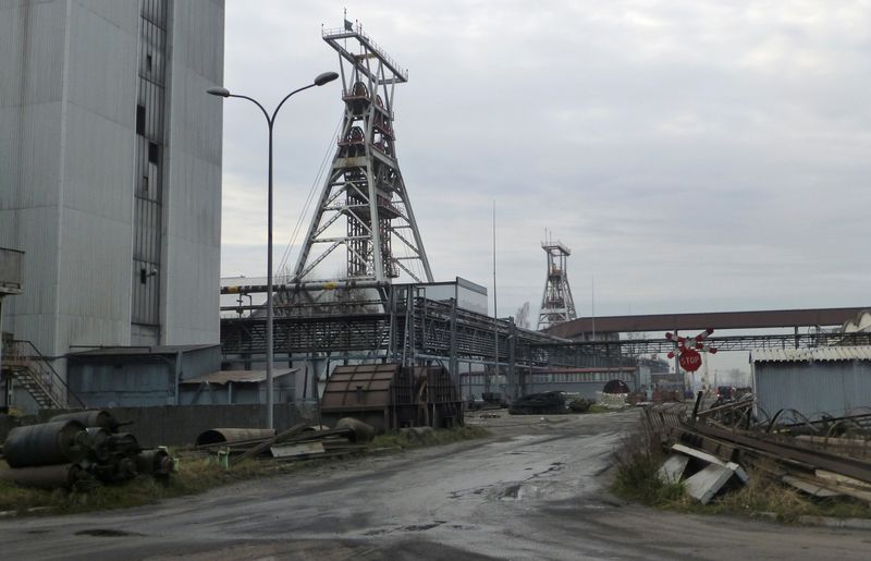 &copy; Reuters. آبار مصاعد في منجم بنيوفك للفحم في بافلوفيتسه في جنوب بولندا. صورة من أرشيف رويترز