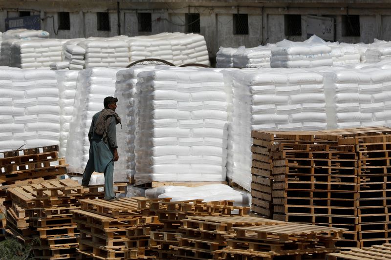 &copy; Reuters. FILE PHOTO: A laborer stands near the cargo supply at a warehouse near the port area in Karachi, Pakistan May 13, 2020. REUTERS/Akhtar Soomro/File Photo