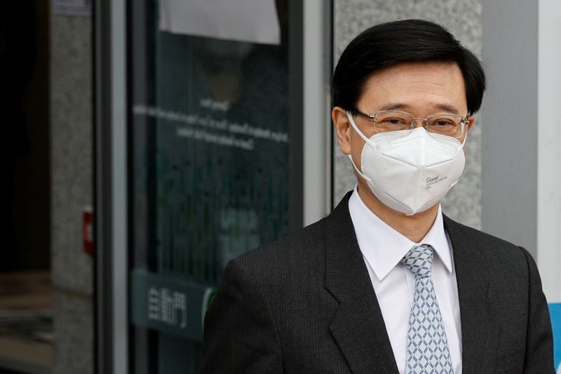 &copy; Reuters. 米動画投稿サイト、ユーチューブは、５月８日の香港行政長官選の唯一の候補者、李家超（ジョン・リー）前政務官のアカウントをブロックしアクセス不可とした。１３日撮影。（２０２２