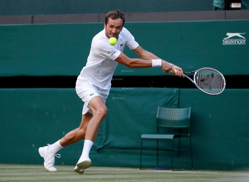 &copy; Reuters. Daniil Medvedev, tennista numero due al mondo, durante il torneo di Wimbledon a Londra. REUTERS/Peter Nicholls