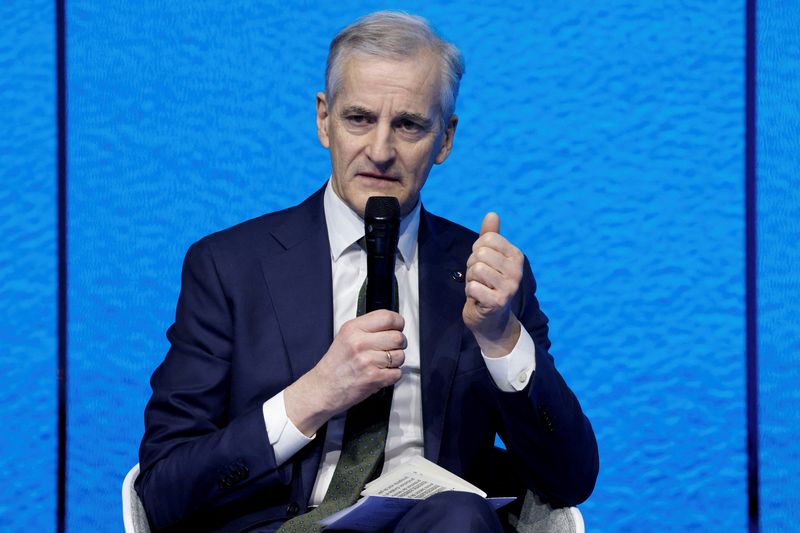 &copy; Reuters. FOTO DE ARCHIVO: El Primer Ministro de Noruega, Jonas Gahr Stoere, habla durante la sesión del Segmento de Alto Nivel de la Cumbre "Un Océano" (OOS), que busca elevar las ambiciones de la comunidad internacional para proteger la vida marina, reducir la 