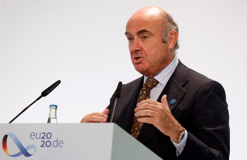 &copy; Reuters. FILE PHOTO: Vice-President of the European Central Bank (ECB) Luis de Guindos gives a statement during the second day of the Informal Meeting of EU Ministers for Economics and Financial Affairs in Berlin, Germany September 12, 2020. Odd Andersen/Pool via 