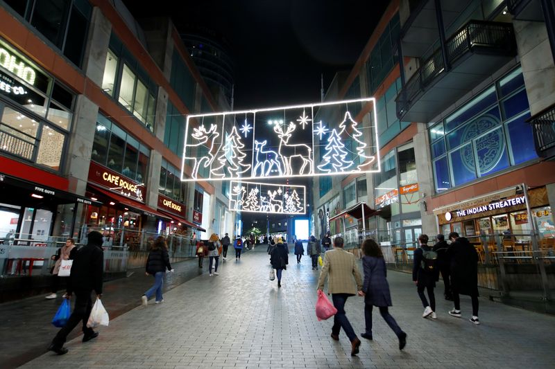 &copy; Reuters. FILE PHOTO: Shoppers are seen walking in the Bullring shopping centre, owned by mall operator Hammerson, after new nationwide restrictions were announced during the coronavirus disease (COVID-19) outbreak in Birmingham, Britain, November 4, 2020. REUTERS/