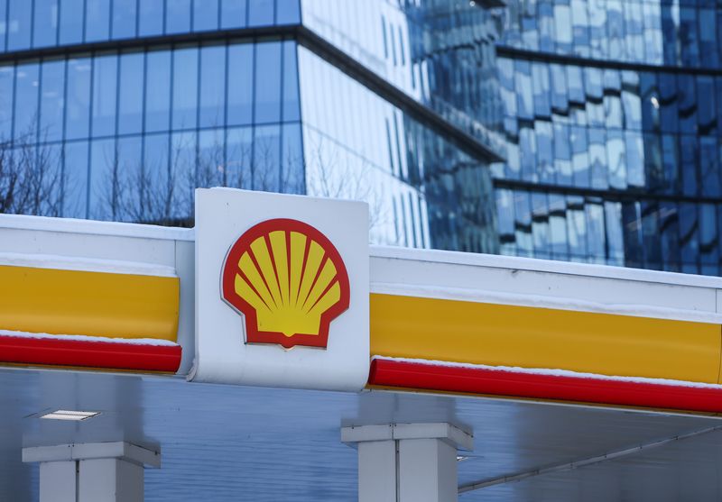 &copy; Reuters. FILE PHOTO: A view shows a board with the logo of Shell at the company's fuel station near a business centre in Moscow, Russia March 9, 2022. REUTERS/Maxim Shemetov/File Photo