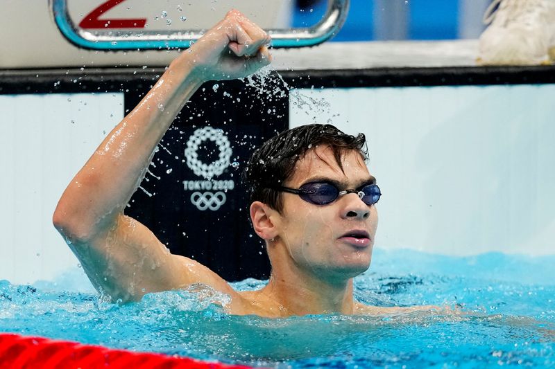 &copy; Reuters. FILE PHOTO: Tokyo 2020 Olympics - Swimming - Men's 100m Backstroke - Final - Tokyo Aquatics Centre - Tokyo, Japan - July 27, 2021.  Evgeny Rylov of the Russian Olympic Committee reacts after winning the gold medal REUTERS/Aleksandra Szmigiel