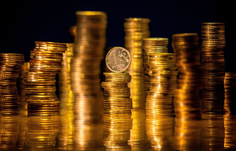 &copy; Reuters. FILE PHOTO: A view shows Russian rouble coins in this illustration picture taken March 25, 2021. REUTERS/Maxim Shemetov/Illustration/File Photo