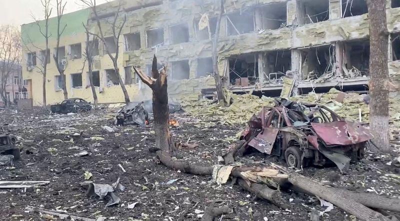 &copy; Reuters. Foto de archivo del hospital de niños de Mariupol destruido por los ataques rusos. 
Mar 9, 2022 
Ukraine Military/Handout via REUTERS    