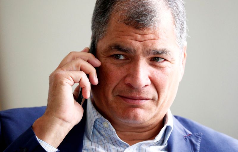 &copy; Reuters. IMAGEN DE ARCHIVO. El expresidente de Ecuador, Rafael Correa, es fotografiado antes de una entrevista con Reuters en Bruselas, Bélgica. Octubre 8, 2019. REUTERS/Francois Lenoir