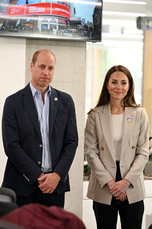 &copy; Reuters. الأمير البريطاني وليام وزوجته دوقة كمبريدج في لندن يوم الخميس. صورة من ممثل لوكالات الأنباء.