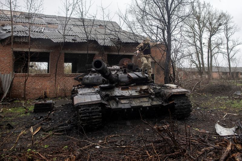 Russia renews assault on Mariupol, intensifies Luhansk bombing, Ukraine says