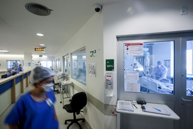 &copy; Reuters. UTI de hospital em Porto Alegre em meio a onda de Covid
14/01/2022
REUTERS/Diego Vara