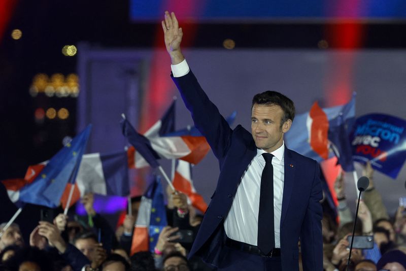 &copy; Reuters. French President Emmanuel Macron waves on stage after being re-elected as president, following the results in the second round of the 2022 French presidential election, during his victory rally at the Champs de Mars in Paris, France, April 24, 2022. REUTE