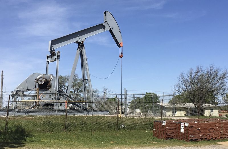 &copy; Reuters. An oil pumpjack is seen in Velma, Oklahoma U.S. April 7, 2016. REUTERS/Luc Cohen