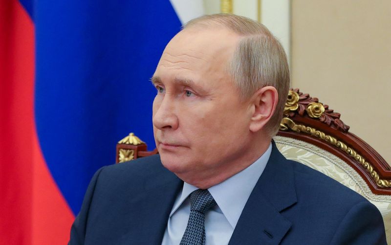 &copy; Reuters. الرئيس الروسي فلاديمير بوتين خلال اجتماع في موسكو يوم 22 أبريل نيسان 2022. صورة لرويترز من وكالة سبوتنيك.
