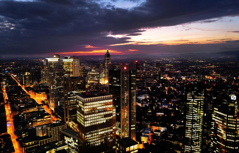 &copy; Reuters. The sun sets behind the skyline with the banking district in Frankfurt, Germany, October 13, 2021.  REUTERS/Kai Pfaffenbach