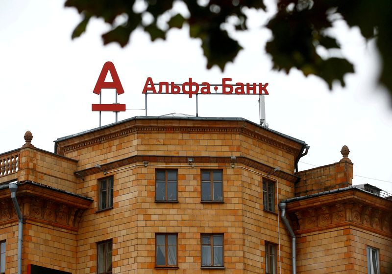 &copy; Reuters. FILE PHOTO: Alfa Bank sign is seen on a building in Minsk, Belarus September 7, 2017.  REUTERS/Vasily Fedosenko/File Photo