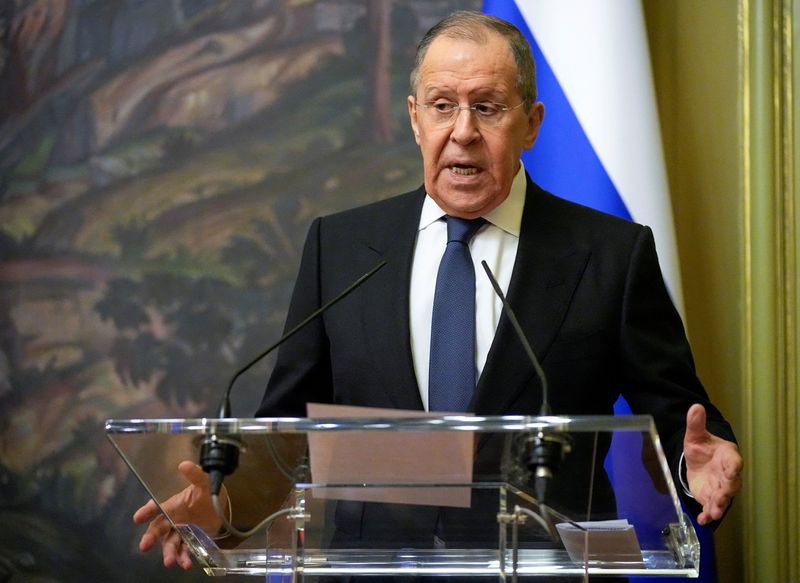 &copy; Reuters. وزير الخارجية الروسي يتحدث في موسكو يوم الثامن من أبريل نيسان 2022. صورة من ممثل لوكالات الأنباء. 