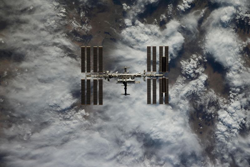 © Reuters. The International Space Station (ISS) is photographed by Expedition 66 crew member Roscosmos cosmonaut Pyotr Dubrov from the Soyuz MS-19 spacecraft, in this image released April 20, 2022. Pyotr Dubrov/Roscosmos/Handout via REUTERS