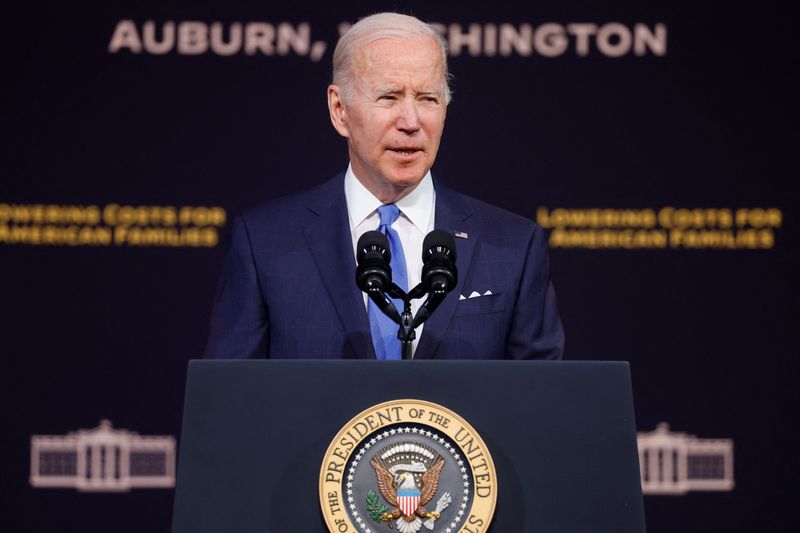 &copy; Reuters. FILE PHOTO: U.S. President Joe Biden delivers remarks on economy, healthcare and energy costs to families, at Green River College in Auburn, Washington, U.S. April 22, 2022. REUTERS/Jonathan Ernst