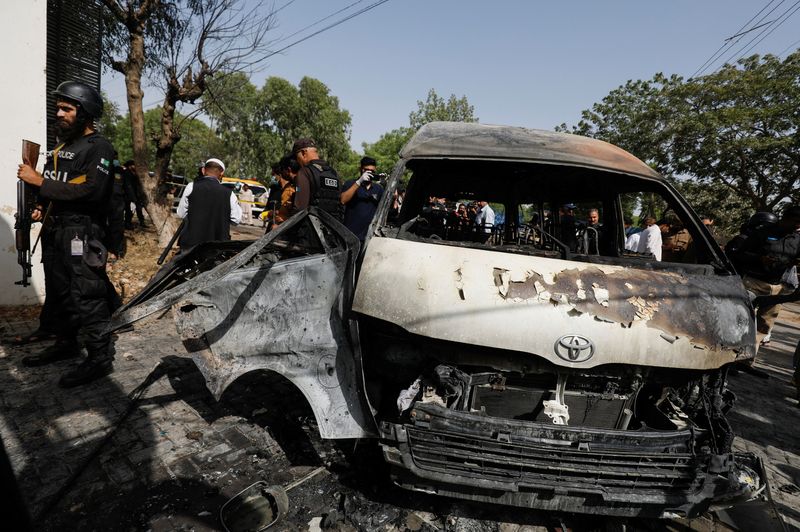 The Karachi bombing kills three Chinese, including Confucius' center leader and Pakistanis