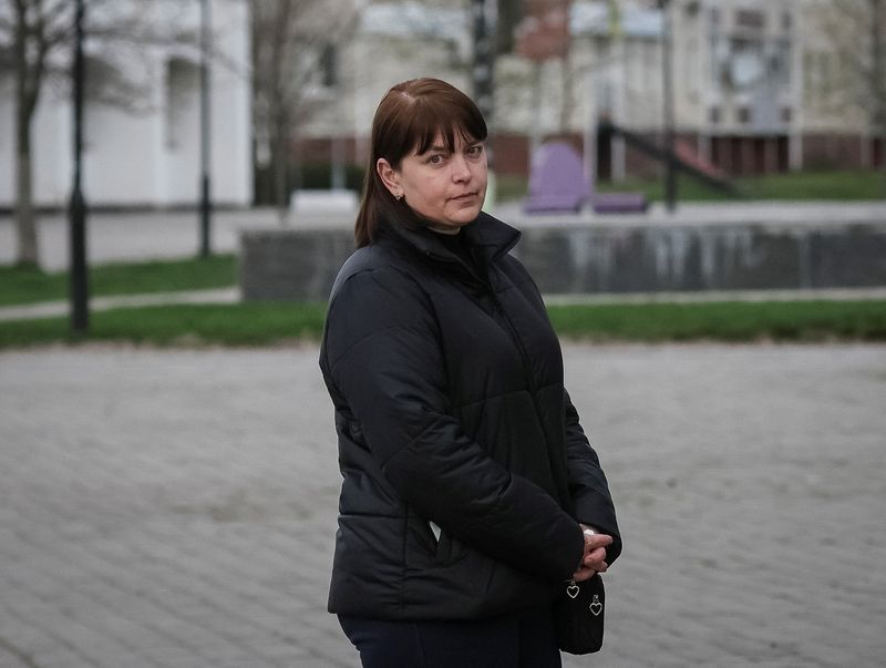 &copy; Reuters. Liudmyla Kozak, Chornobyl Nuclear Power Plant engineer, who was under Russian captivity at the plant during 25 days, poses for a picture in the town of Slavutych, Ukraine April 25, 2022. Picture taken April 25, 2022. REUTERS/Gleb Garanich