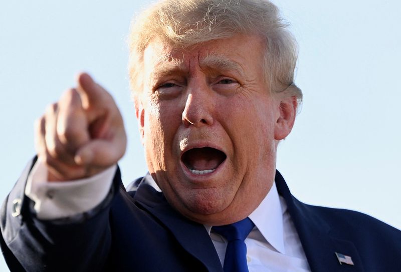 &copy; Reuters. FILE PHOTO: Former U.S. President Donald Trump gestures during a rally to boost Ohio Republican candidates ahead of their May 3 primary election, at the county fairgrounds in Delaware, Ohio, U.S. April 23, 2022. REUTERS/Gaelen Morse/File Photo
